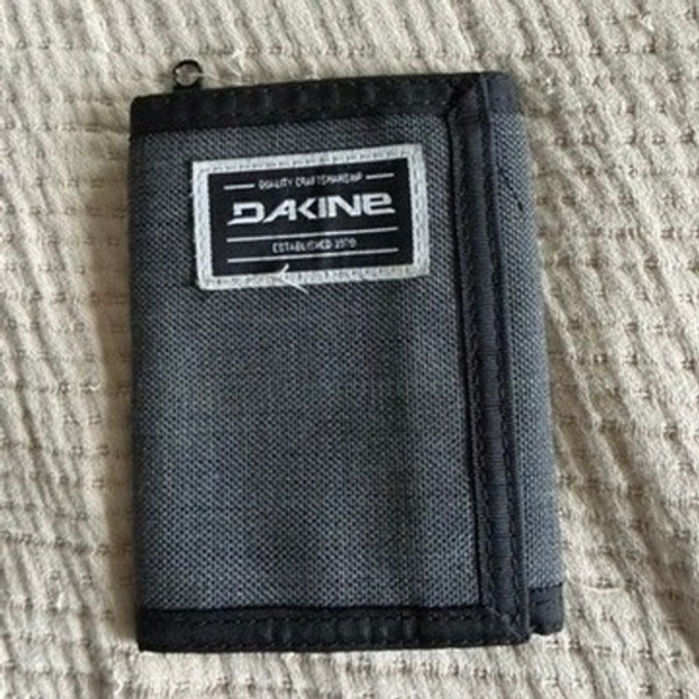 Dakine Vert Rail Wallet Mens OS Gray Trifold Hook Loop Zip Coin 08820206